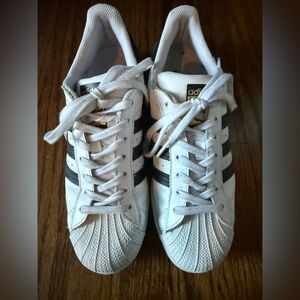 Women’s Adidas SUPERSTAR ADV athletic shoes size 9.5